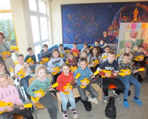 Ukulele (6)